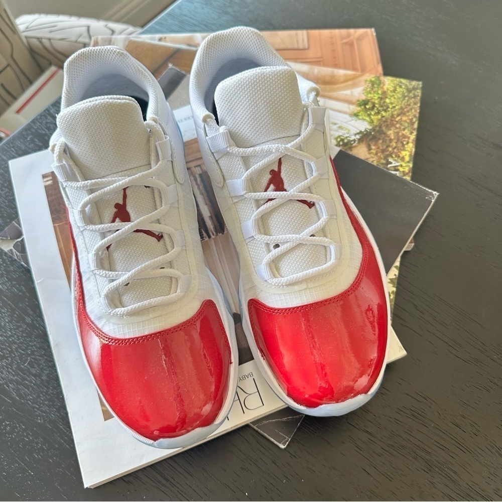 Nike 11 comfort low chrrry red white sneakers shoes authentic brand new - Picture 8 of 8